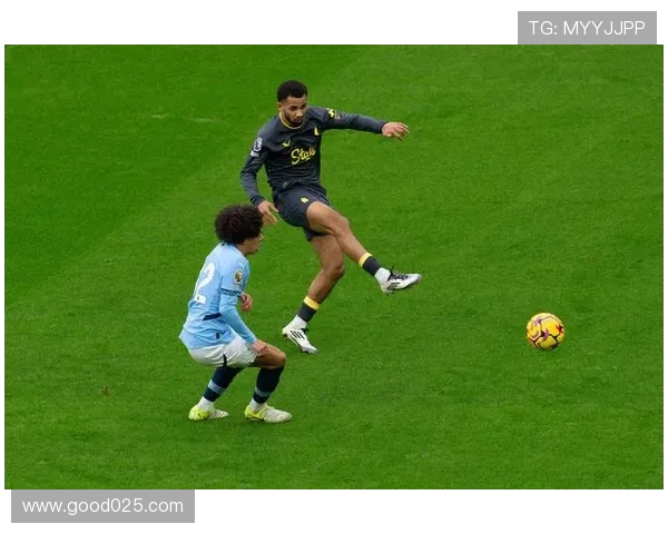 哈兰德强势奔袭助攻造险 皮克福德神勇扑救多库劲射精彩对决 哈兰德强势奔袭助攻造险 皮克福德神勇扑救多库劲射精彩对决